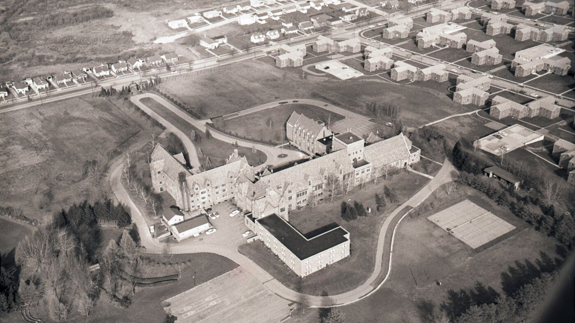 an arial photo of 菠萝视频app College in the 1930s